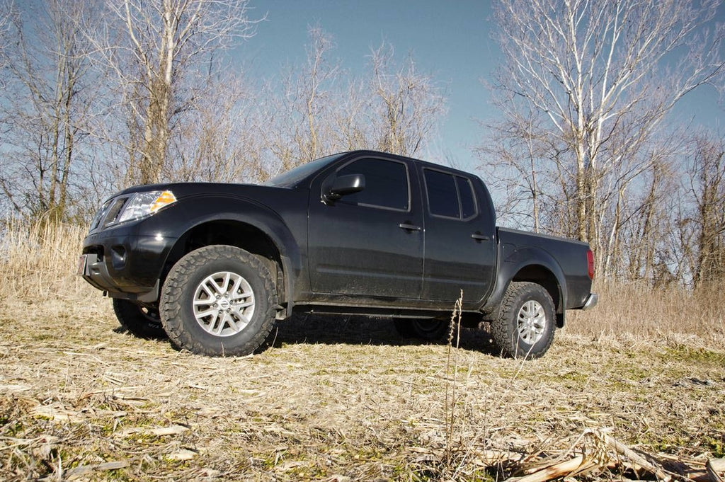 Rough Country 2.5 Inch Leveling Kit - Red Spacers - Nissan Frontier (05-23) Xterra (05-15)