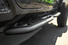 Load image into Gallery viewer, DV8 Offroad 18+Jeep Wrangler JL 4 Door Body/Pinch Weld Mounted Step