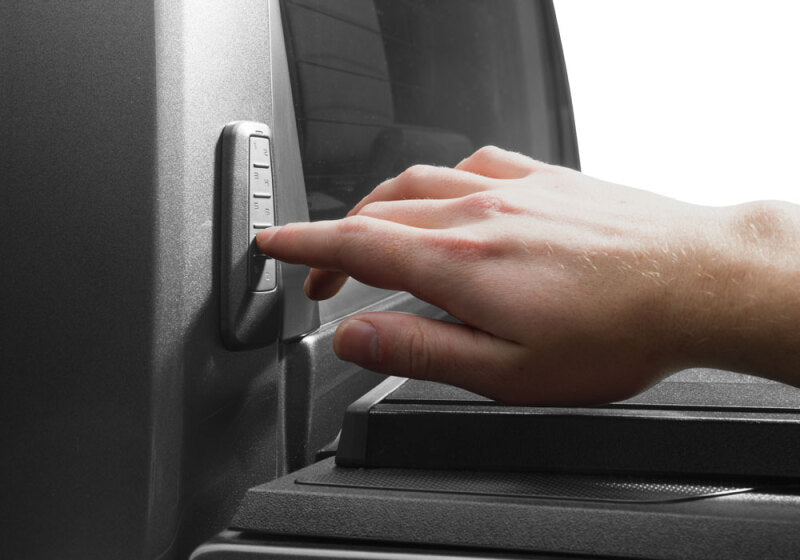 Retrax 19+ Chevy/GMC Silverado/Sierra 1500 6.5ft. Bed (2022 LTD/Limited Models ONLY) Retrax EQ