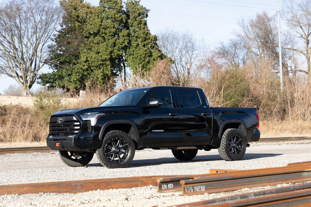 Rough Country 2 Inch Leveling Kit - Loaded Strut - Toyota Tundra 4WD (2022-2023)