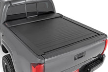 Load image into Gallery viewer, Rough Country Retractable Bed Cover - 5' Bed - Double Cab - Toyota Tacoma (16-23)