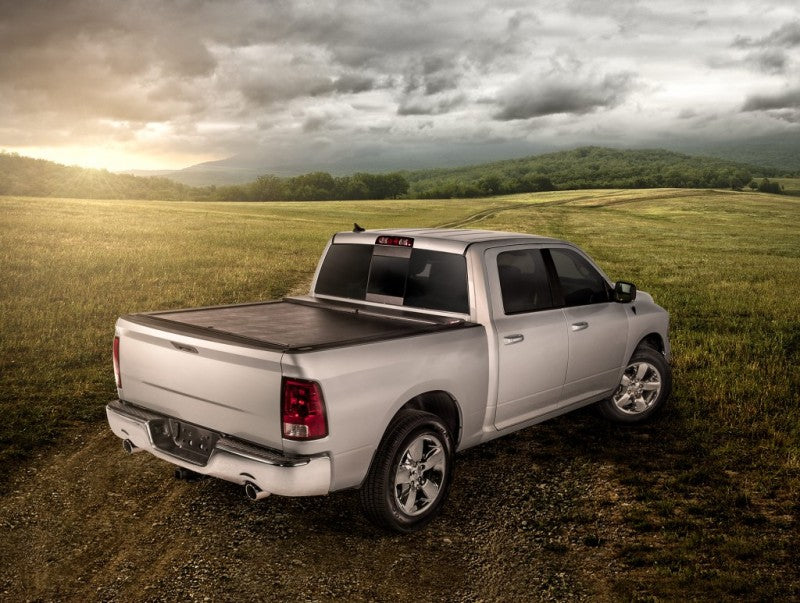 Roll-N-Lock Ford F-250/F-350 Super Duty SB 80-3/4in M-Series Retractable Tonneau Cover
