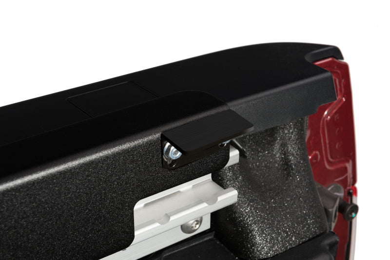 UnderCover Toyota Tacoma 6ft SE Bed Cover - Black Textured (Req Factory Deck Rails)