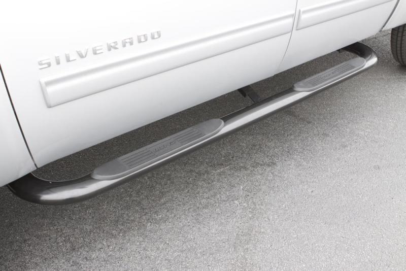 Lund 2019 Chevy Silverado 1500 Crew Cab 4in. Oval Curved Steel Nerf Bars - Black