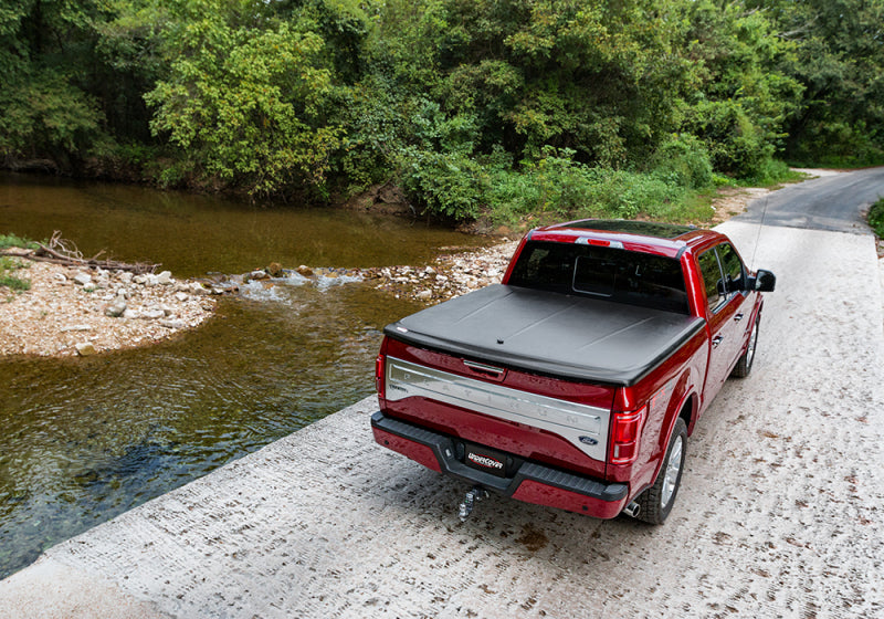 UnderCover GMC Sierra 1500 (Limited) 5.8ft SE Bed Cover - Black Textured