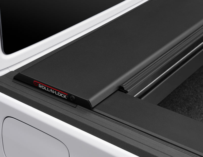 Roll-N-Lock Jeep Gladiator 5ft bed M-Series Retractable Tonneau Cover