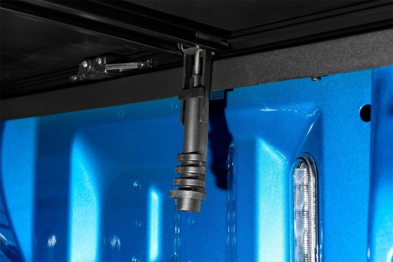 Lund Nissan Frontier (5ft. Bed w/o Utility TRack) Genesis Tri-Fold Tonneau Cover - Black