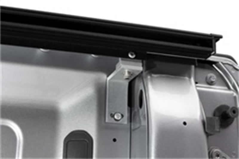 Roll-N-Lock Chevy Silverado/Sierra 2500/3500 SB 77-3/8in A-Series Retractable Tonneau Cover