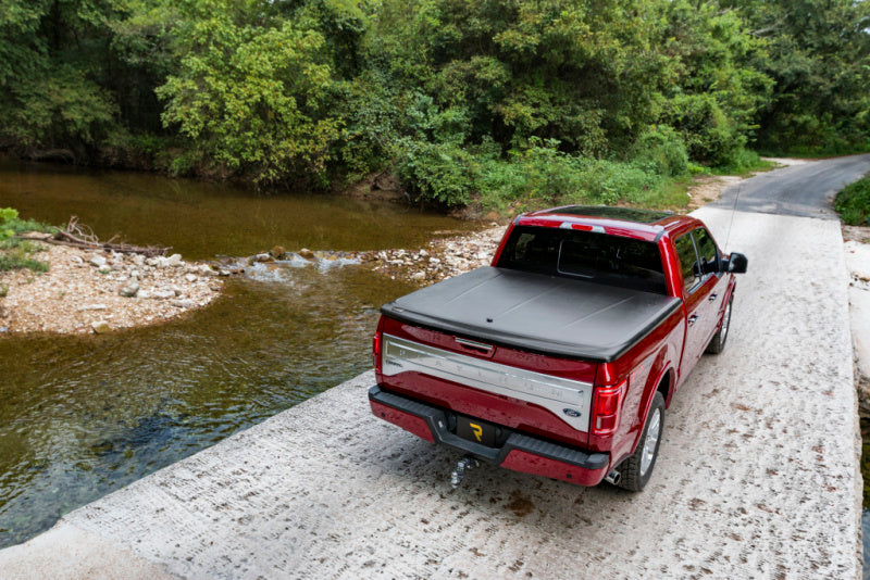UnderCover Ford F-150 5.5ft SE Bed Cover - Black Textured