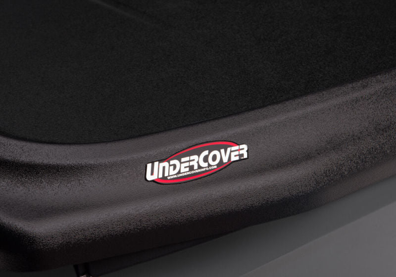 UnderCover Nissan Titan 5.5ft SE Bed Cover - Black Textured