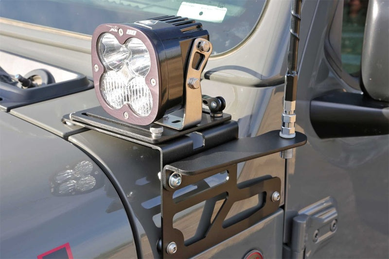 Fabtech 18+ Jeep JL/JT Antenna Light Bracket Kit (Adjustable)