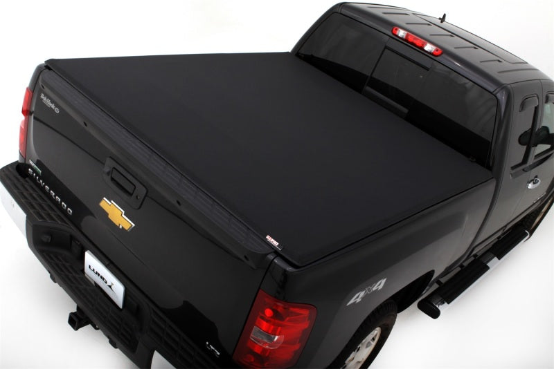 Lund Chevy Silverado 1500 (8ft. Bed) Genesis Elite Tri-Fold Tonneau Cover - Black