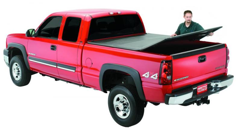 Lund Chevy Colorado (6ft. Bed) Genesis Tri-Fold Tonneau Cover - Black