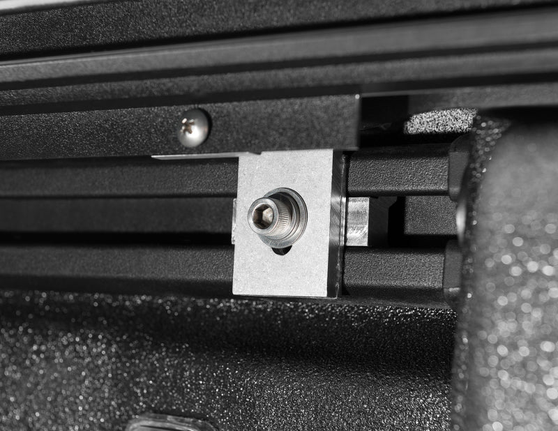 Roll-N-Lock Jeep Gladiator 5ft bed M-Series Retractable Tonneau Cover