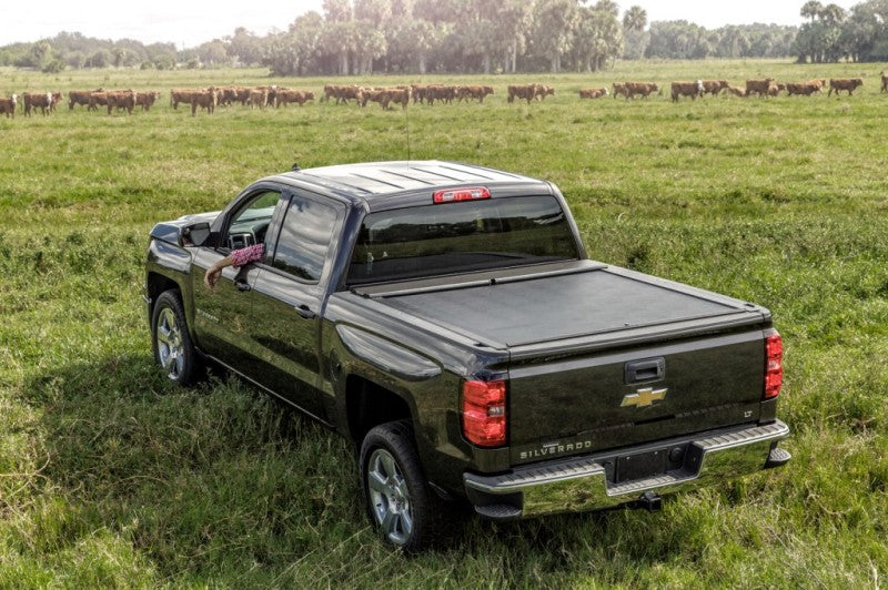 Roll-N-Lock Nissan Titan XD Crew Cab SB 77-3/8in M-Series Retractable Tonneau Cover