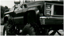 Load image into Gallery viewer, Bushwacker 75-80 Chevy K10 Suburban Cutout Style Flares 2pc - Black