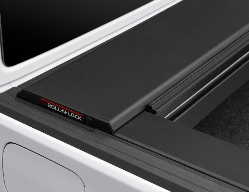 Roll-N-Lock Jeep Gladiator 5ft bed M-Series Retractable Tonneau Cover