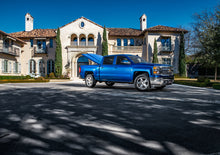 Load image into Gallery viewer, UnderCover Chevy Silverado 1500 (Legacy) 5.8ft Elite LX Bed Cover - Abalone White