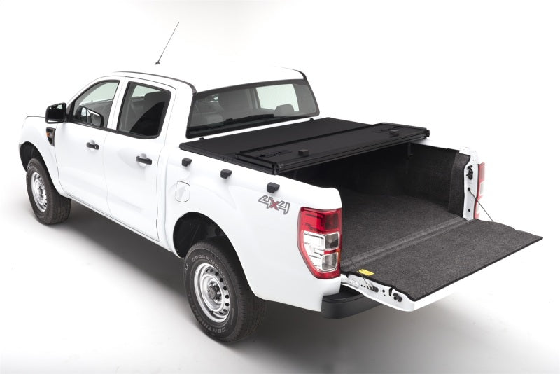 Extang 15-20 Nissan NP300 Navara DC 1469mm (4ft 10in) Solid Fold 2.0