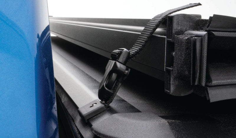 Lund Toyota Tacoma (5ft. Bed) Hard Fold Tonneau Cover - Black