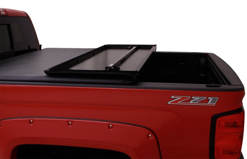 Lund Dodge Dakota Fleetside (5.3ft. Bed) Hard Fold Tonneau Cover - Black