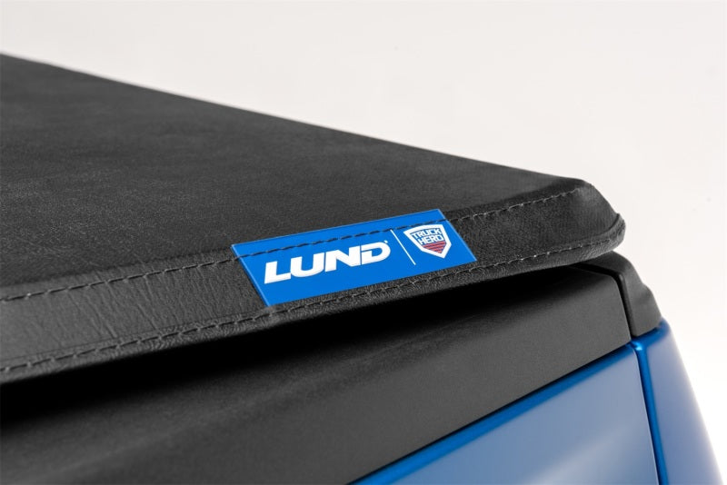 Lund 15-18 Ford F-150 (6.5ft. Bed) Genesis Tri-Fold Tonneau Cover - Black