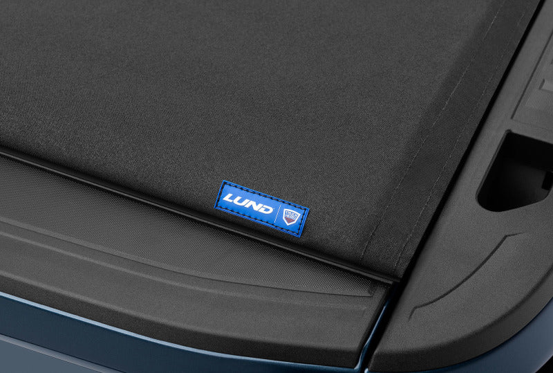 Lund Chevy Silverado 1500 (5.5ft. Bed) Genesis Elite Roll Up Tonneau Cover - Black