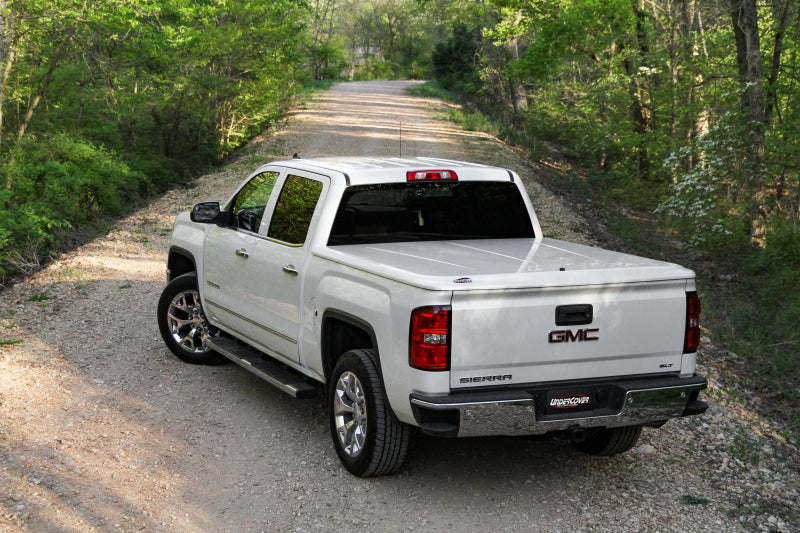 UnderCover GMC Sierra 1500 5.8ft Lux Bed Cover - Limited Edition Crimson Red