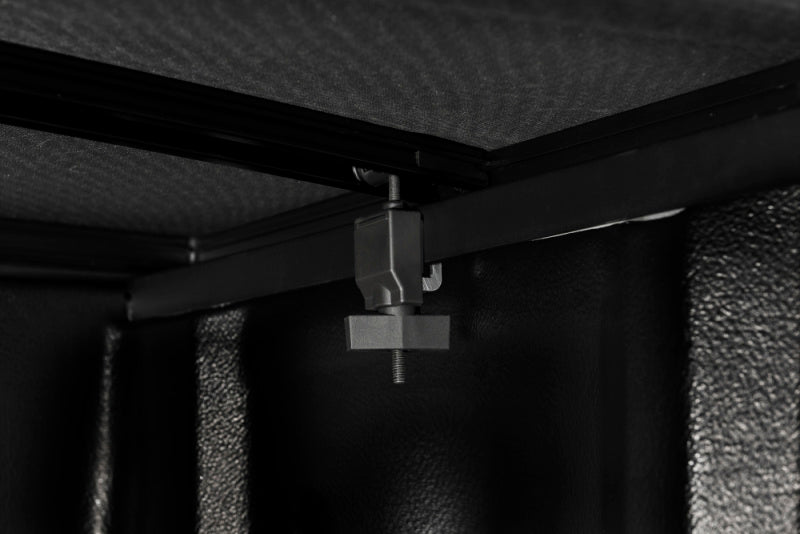 Extang Nissan Titan (5ft 6in) (w/o Rail System) Trifecta Signature 2.0