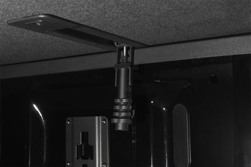 Extang Chevy/GMC Silv/Sierra (6.5ft) / 14 2500HD/3500HD (w/o Track Sys) Solid Fold 2.0 Toolbox