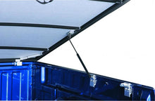 Load image into Gallery viewer, Lund Chevy Silverado 1500 (8ft. Bed) Genesis Elite Tri-Fold Tonneau Cover - Black
