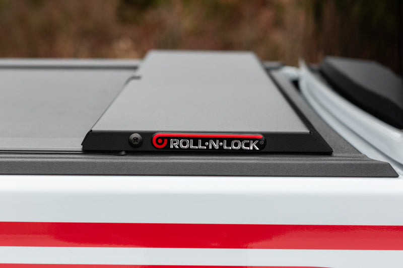 Roll-N-Lock Jeep Gladiator 5ft bed M-Series Retractable Tonneau Cover