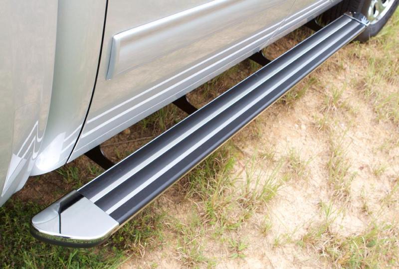 Lund Nissan Titan Crew Cab (80in) Crossroads 80in. Running Board Kit - Chrome