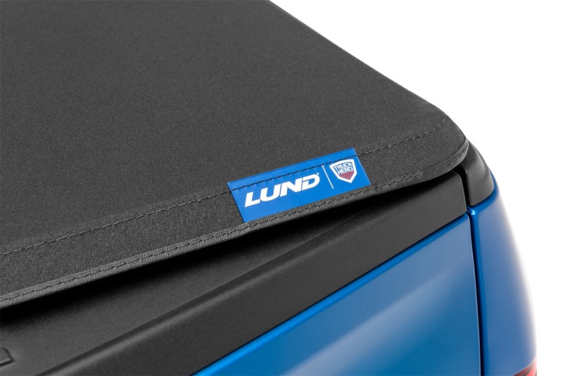Lund 15-18 Ford F-150 (5.5ft. Bed) Genesis Elite Tri-Fold Tonneau Cover - Black