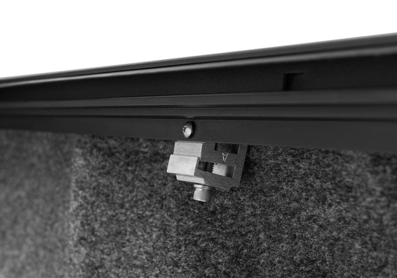 Roll-N-Lock Ford F150 (w/o OE Cargo Tracks - 97.6in. Bed) M-Series Retractable Tonneau Cover