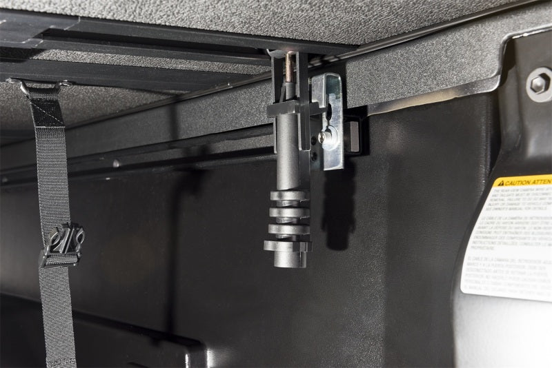 Extang Toyota Tundra (6.5ft) (Works w/o Rail System) Solid Fold 2.0