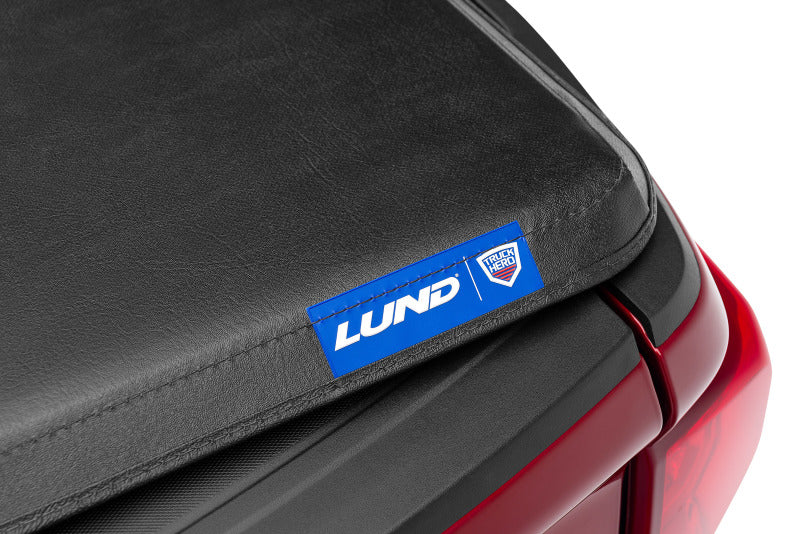 Lund Chevy Silverado 2500HD/3500HD (8ft. Bed w/o Side Boxes) Hard Fold Tonneau Cover - Black