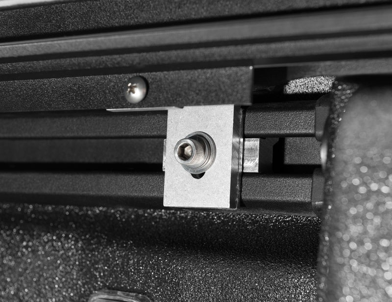 Roll-N-Lock Jeep Gladiator 5ft bed M-Series Retractable Tonneau Cover