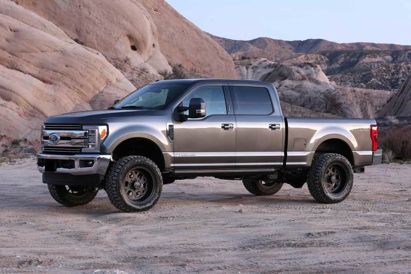 Fabtech 17+ Ford F250/350 4WD Diesel 4in Rad Arm Sys w/Coils & 2.25 Dl Resi Frt & Dl Rr Shks