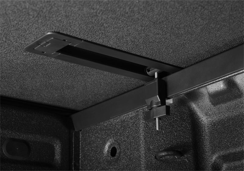 Extang 14-19 Chevy/GMC Silverado/Sierra 1500 (6ft. 7in. Bed) Solid Fold ALX