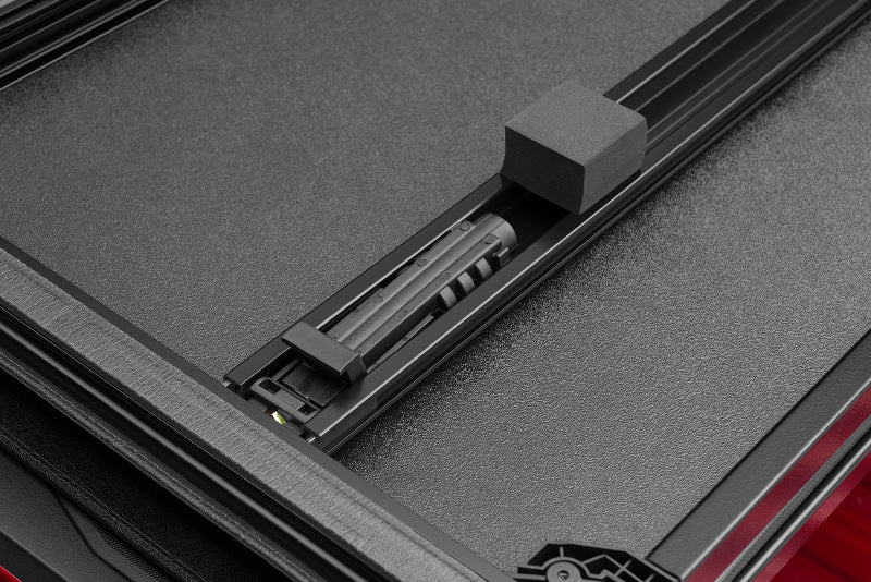 Lund Chevy Silverado 1500 (8ft. Bed w/o Factory Storage Boxes) Hard Fold Tonneau Cover - Black