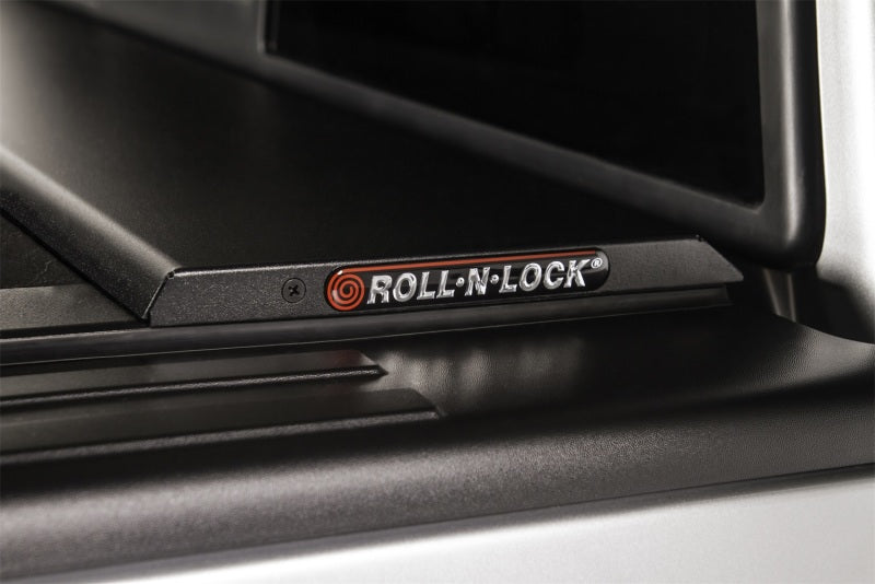 Roll-N-Lock 07-14 Chevy Silverado/Sierra 1500/2500/3500 SB 77-5/16in M-Series Tonneau Cover