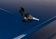 Load image into Gallery viewer, UnderCover Ford F-150 5.5ft Lux Bed Cover - White Gold Effect