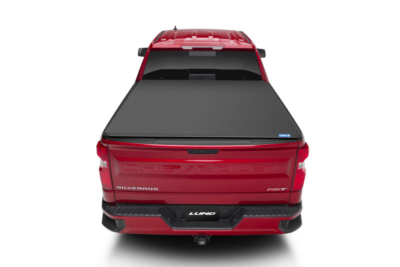 Lund Chevy Silverado 1500 (5.5ft. Bed) Genesis Elite Tri-Fold Tonneau Cover - Black
