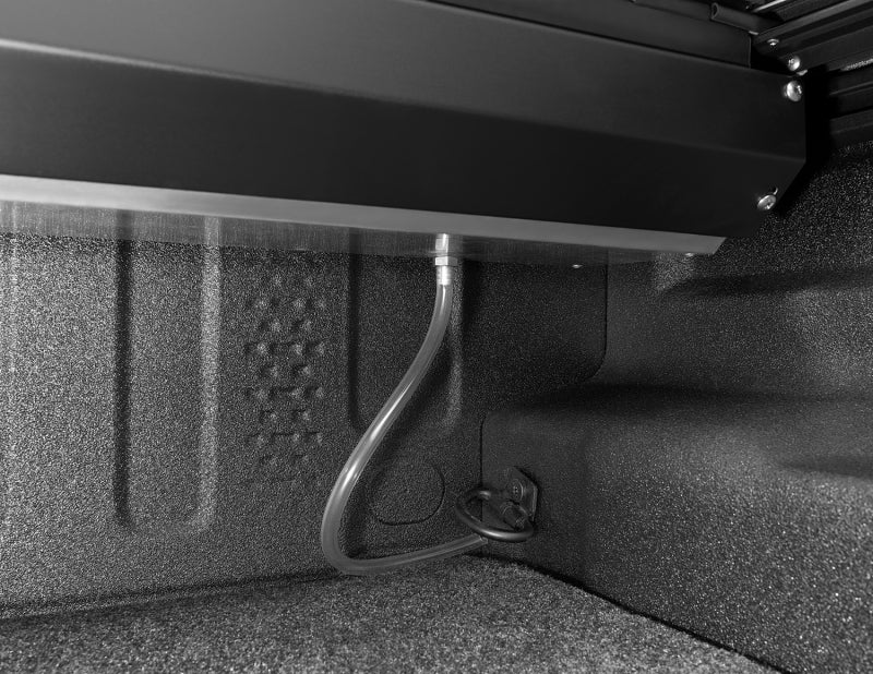 Roll-N-Lock Jeep Gladiator 5ft bed M-Series Retractable Tonneau Cover