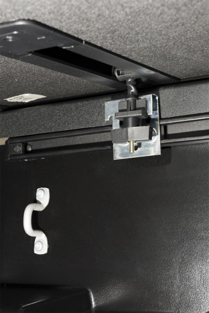 Extang Toyota Tundra (6.5ft) (Works w/o Rail System) Solid Fold 2.0