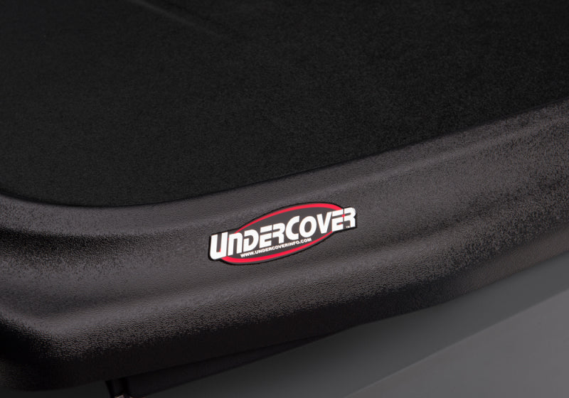 UnderCover Chevy Silverado (Legacy) 5.8ft SE Bed Cover - Black Textured